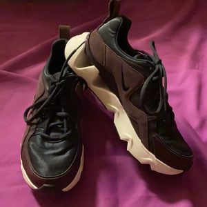 Women’s size 9 Nike’s